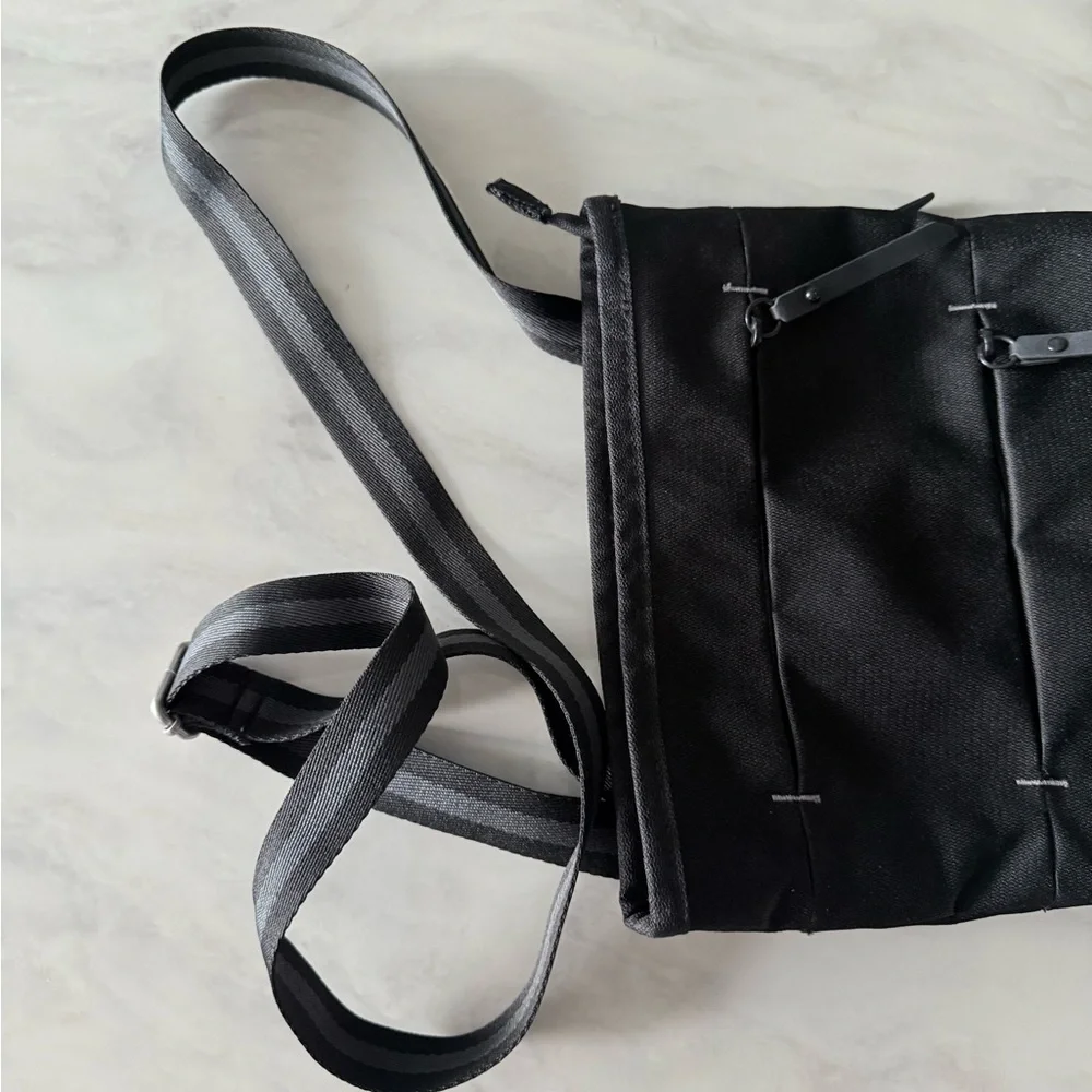 Like New Sherpani Sadie Crossbody Bag Black - Picture 4 of 10